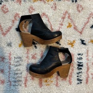 FREE PEOPLE “Amber Orchard Clogs”